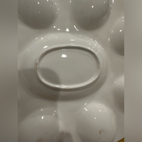 Vintage Easter deviled eggs dish, spring chick theme with eight egg sections - Picture 6 of 13